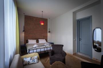 Фото номера Номер Делюкс с кроватью размера «king-size» Отель Bricks Room Hotel г. Тбилиси 14