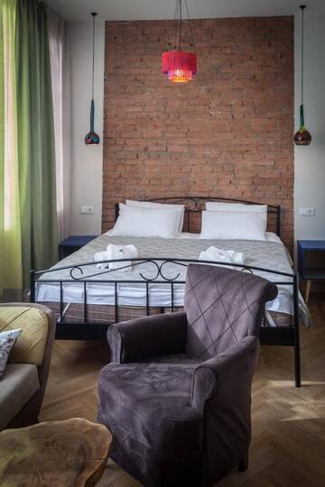 Фото номера Номер Делюкс с кроватью размера «king-size» Отель Bricks Room Hotel г. Тбилиси 16