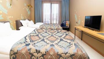 Фото номера Двухместный номер с 2 отдельными кроватями и балконом Отель Brim Hotel г. Тбилиси 2