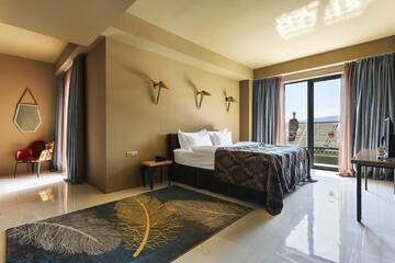 Фото номера Трехместный номер с балконом Отель Brim Hotel г. Тбилиси 5