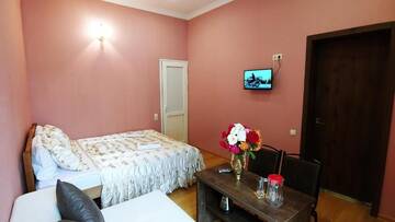 Фото номера Четырехместный номер с ванной комнатой Отель Hotel Nomad г. Тбилиси 10