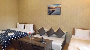 Фото номера Cемейный номер с собственной ванной комнатой Отель Hotel Nomad г. Тбилиси 7