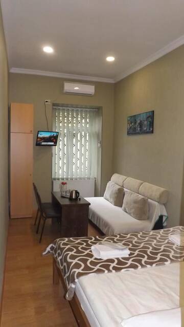 Фото номера Четырехместный номер с ванной комнатой Отель Hotel Nomad г. Тбилиси 6