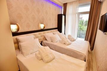 Фото номера Стандартный трехместный номер Отель Hotel Vere Tower г. Тбилиси 5
