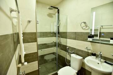 Фото номера Стандартный трехместный номер Отель Hotel Vere Tower г. Тбилиси 4