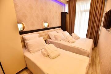 Фото номера Стандартный трехместный номер Отель Hotel Vere Tower г. Тбилиси 6