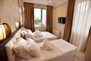 Фото номера Стандартный трехместный номер Отель Hotel Vere Tower г. Тбилиси 7