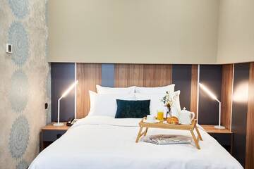 Фото номера Улучшенный номер с кроватью размера «king-size» Отель Best Western Tbilisi City Center г. Тбилиси 3