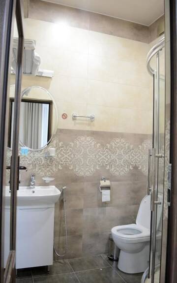 Фото номера Номер с кроватью размера «queen-size» Отель Hotel Nicolas г. Тбилиси 8