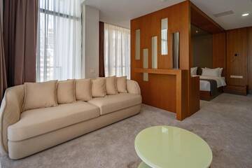 Фото номера Номер Делюкс с кроватью размера «king-size» Отель Hotel Atlas Abashidze г. Тбилиси 2