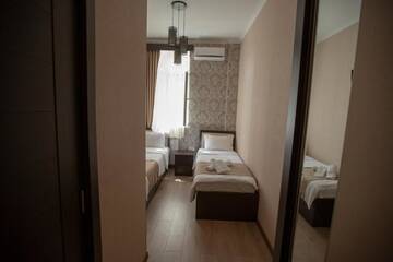 Фото номера Двухместный номер с 2 отдельными кроватями Отель Otiums Hotel г. Тбилиси 5