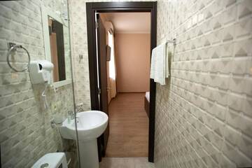 Фото номера Двухместный номер с 2 отдельными кроватями Отель Otiums Hotel г. Тбилиси 6
