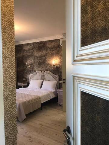 Фото номера Двухместный номер Делюкс с 1 кроватью и балконом Отель Silver 34 Boutique г. Тбилиси 6