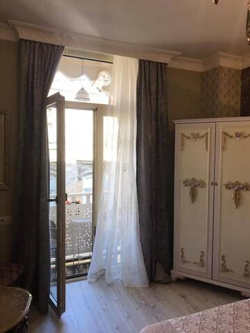 Фото номера Двухместный номер Делюкс с 1 кроватью и балконом Отель Silver 34 Boutique г. Тбилиси 2