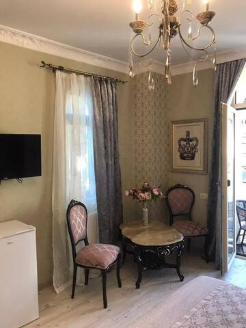 Фото номера Двухместный номер Делюкс с 1 кроватью и балконом Отель Silver 34 Boutique г. Тбилиси 7