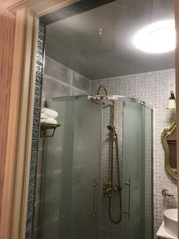 Фото номера Классический трехместный номер Отель Silver 34 Boutique г. Тбилиси 2