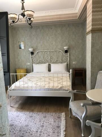 Фото номера Стандартный двухместный номер с 1 кроватью Отель Silver 34 Boutique г. Тбилиси 2