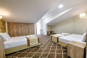 Фото номера Трехместный номер Отель Gallery Inn г. Тбилиси 6