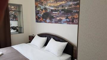 Фото номера Номер с кроватью размера «king-size» Отель Sweet Rooms Inn г. Тбилиси 18
