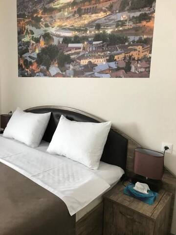 Фото номера Номер с кроватью размера «king-size» Отель Sweet Rooms Inn г. Тбилиси 28