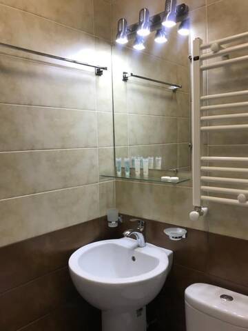 Фото номера Номер с кроватью размера «king-size» Отель Sweet Rooms Inn г. Тбилиси 35