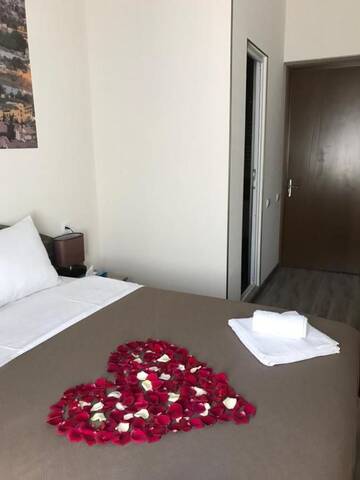 Фото номера Номер с кроватью размера «king-size» Отель Sweet Rooms Inn г. Тбилиси 32