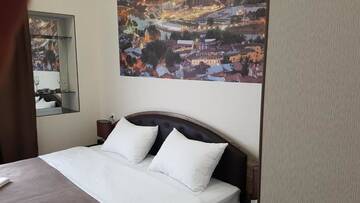 Фото номера Номер с кроватью размера «king-size» Отель Sweet Rooms Inn г. Тбилиси 37