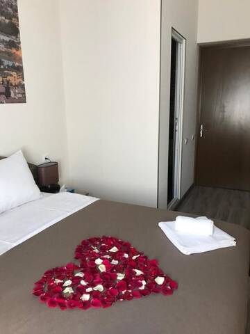 Фото номера Номер с кроватью размера «king-size» Отель Sweet Rooms Inn г. Тбилиси 6