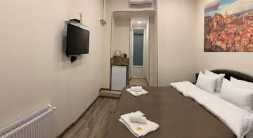 Фото номера Люкс с кроватью размера «king-size» и балконом Отель Sweet Rooms Inn г. Тбилиси 5