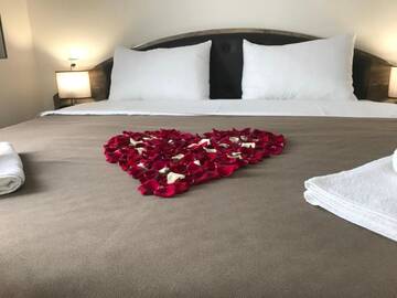 Фото номера Номер с кроватью размера «king-size» Отель Sweet Rooms Inn г. Тбилиси 4
