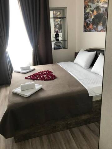 Фото номера Номер с кроватью размера «king-size» Отель Sweet Rooms Inn г. Тбилиси 5