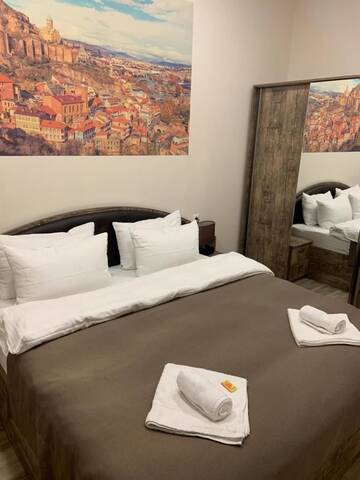 Фото номера Люкс с кроватью размера «king-size» и балконом Отель Sweet Rooms Inn г. Тбилиси 7