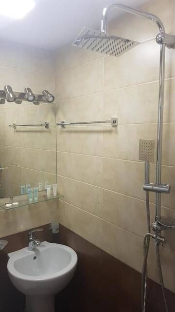 Фото номера Люкс с кроватью размера «king-size» и балконом Отель Sweet Rooms Inn г. Тбилиси 13