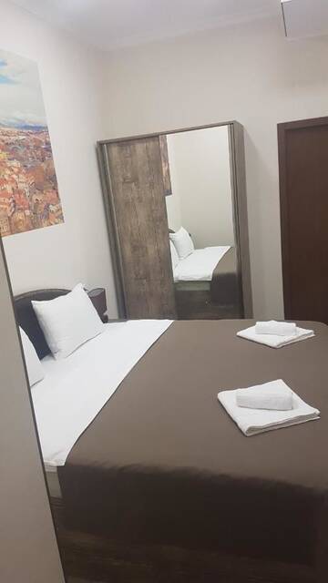 Фото номера Люкс с кроватью размера «king-size» и балконом Отель Sweet Rooms Inn г. Тбилиси 8