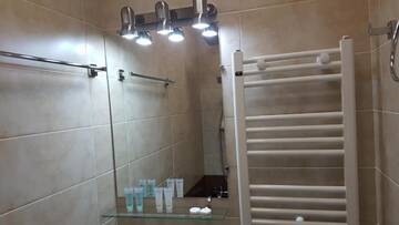 Фото номера Номер с кроватью размера «king-size» Отель Sweet Rooms Inn г. Тбилиси 42