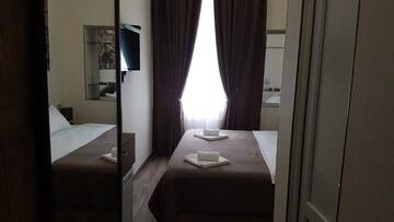 Фото номера Номер с кроватью размера «king-size» Отель Sweet Rooms Inn г. Тбилиси 44