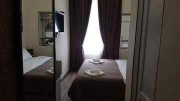 Фото номера Номер с кроватью размера «king-size» Отель Sweet Rooms Inn г. Тбилиси 13