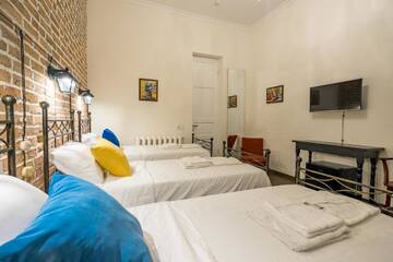 Фото номера Трехместный номер Отель Doors Meidan Design Hotel г. Тбилиси 7