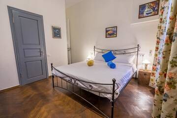 Фото номера Стандартный двухместный номер с 1 кроватью Отель Doors Meidan Design Hotel г. Тбилиси 7