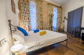 Фото номера Стандартный двухместный номер с 1 кроватью Отель Doors Meidan Design Hotel г. Тбилиси 5