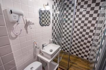 Фото номера Стандартный двухместный номер с 1 кроватью Отель Doors Meidan Design Hotel г. Тбилиси 10