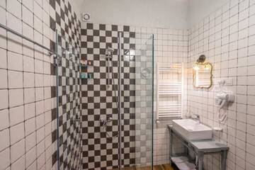 Фото номера Трехместный номер Отель Doors Meidan Design Hotel г. Тбилиси 4