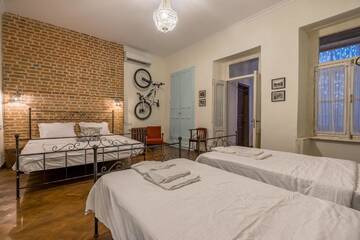 Фото номера Четырехместный номер Отель Doors Meidan Design Hotel г. Тбилиси 4