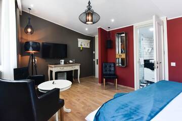 Фото номера Двухместный номер Делюкс с 1 кроватью и балконом Отель Boutique Hotel Khokhobi Old Tbilisi г. Тбилиси 6