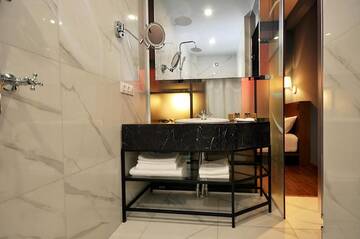 Фото номера Небольшой двухместный номер с 1 кроватью Отель Elle Boutique Hotel г. Тбилиси 12