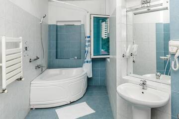 Фото номера Четырехместный номер с видом на горы Отель Villa Tiflisi г. Тбилиси 6