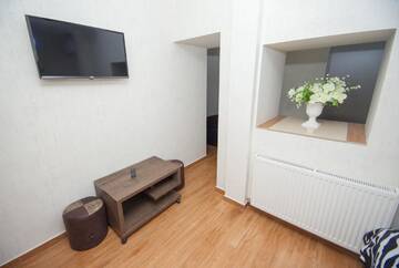 Фото номера Классический трехместный номер Отель Hotel Elegant 2 г. Тбилиси 7