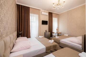 Фото номера Семейный номер Делюкс (5 взрослых) Гостевой дом Star Hotel г. Тбилиси 2