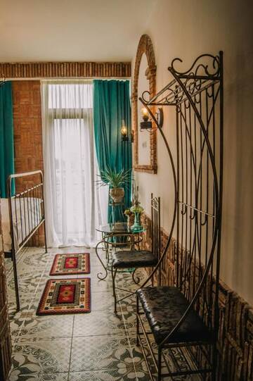 Фото номера Двухместный номер с 1 кроватью и террасой Отель Hotel Janashia г. Тбилиси 22