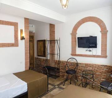 Фото номера Двухместный номер с 2 отдельными кроватями и террасой Отель Hotel Janashia г. Тбилиси 18